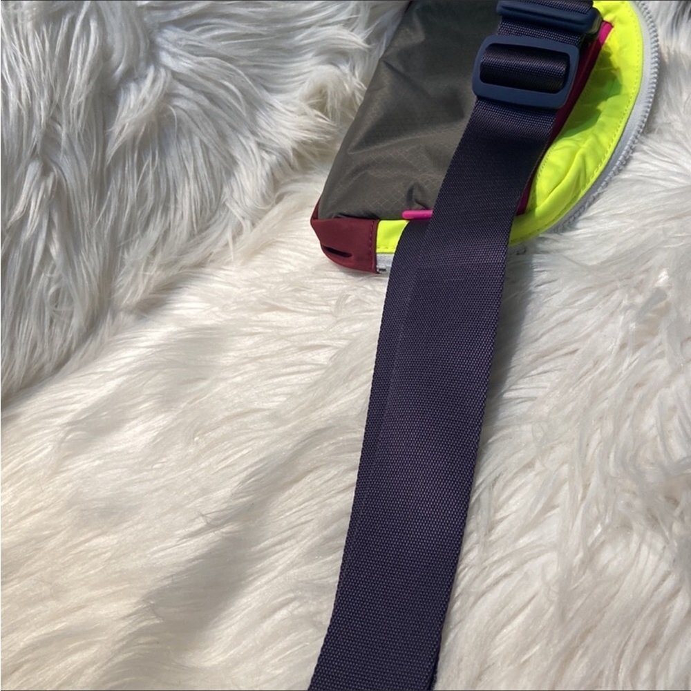 Lululemon Everywhere Belt Bag - Picture 11 of 14